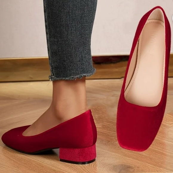 SFSCSA Heels women’s sz 8.5 Chic Red Velour Block Shoes Chunky, Square Toe NWOT - Picture 1 of 6